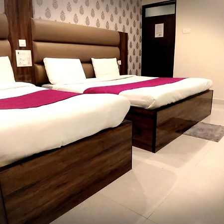 City Hotel Prayagraj Zimmer foto