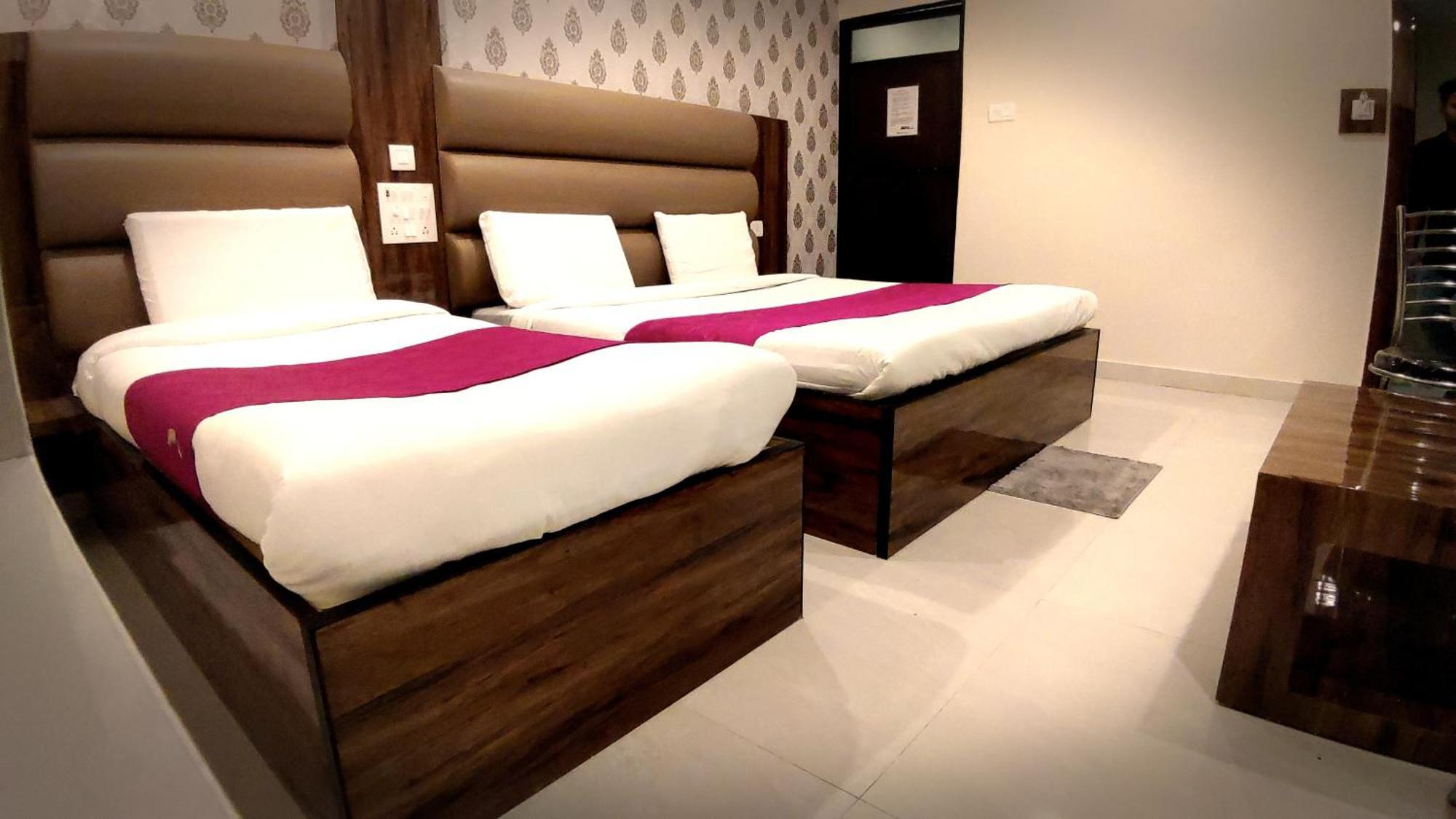 City Hotel Prayagraj Zimmer foto